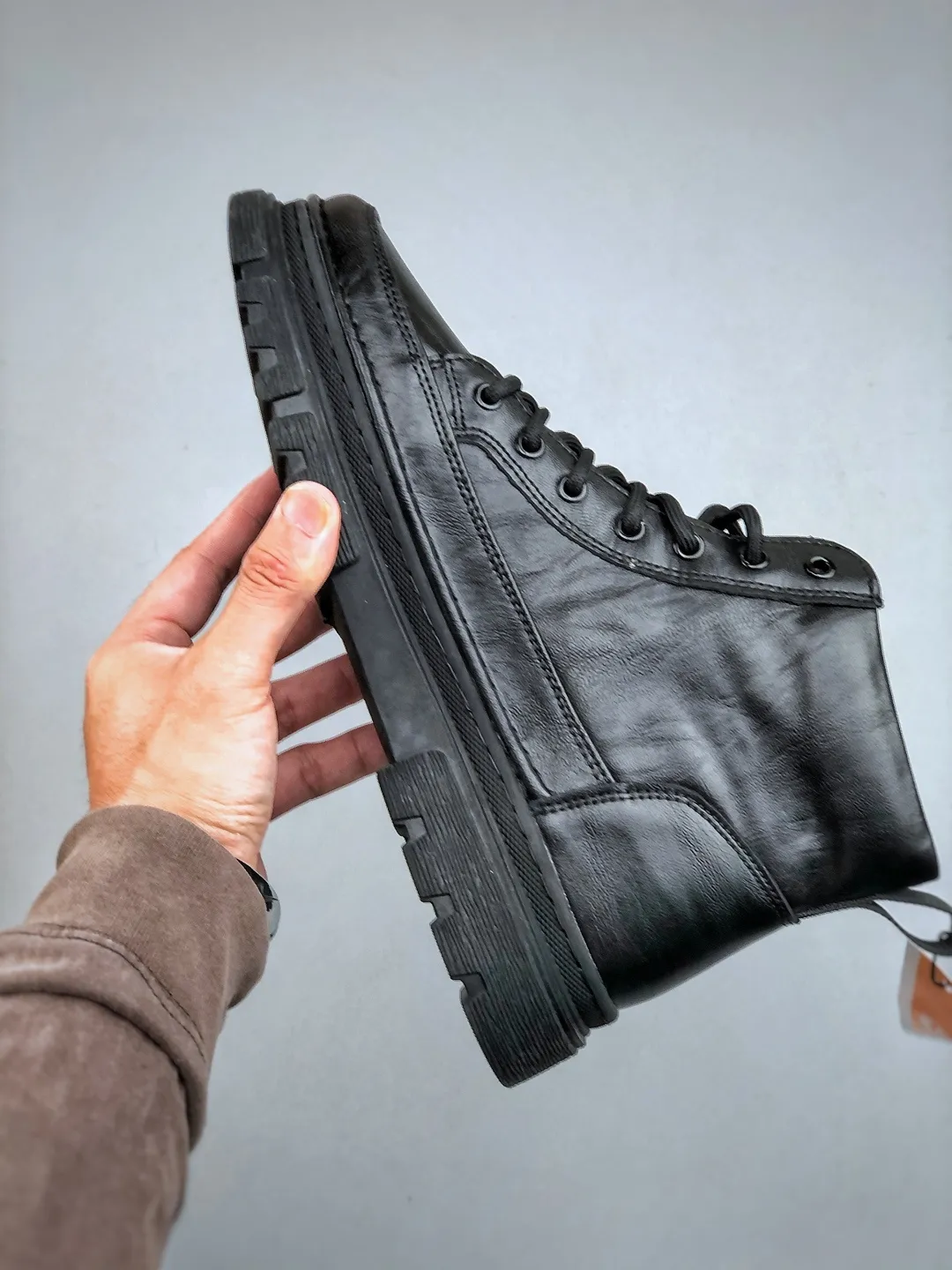 Local self-pickup💰520 Support store/Timberland Timberland classic 25ss new high-top, classic re-creation, new upgrade, Guangdong factory quality, original box and original packaging. The fabric is made of Italian top frosted cowhide, with anti-odor and anti-corrosion genuine leather latex insoles, giving you a perfect wearing experience. High-quality, durable and a must-have for sportsmen. Specially designed to treat handsome men. High-quality, first-class foot feel. Exclusive supply. Official item number: TB23066 Size: 39-44